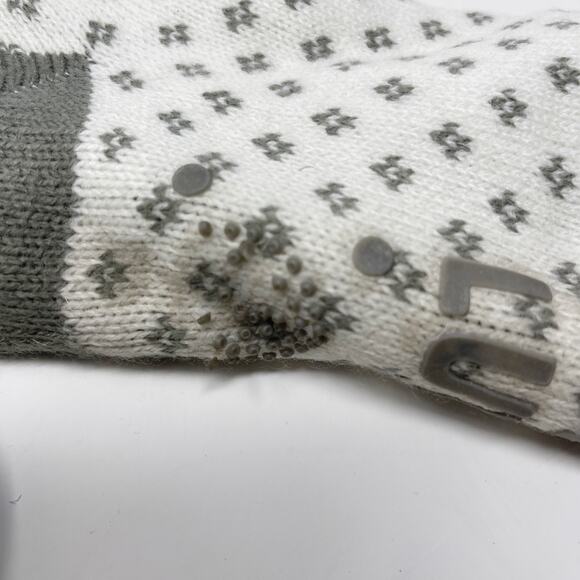 Muk Luks Fuzzy Crew Height Slipper Socks White Gray Non Skid Dots Cozy Warm - Picture 8 of 8